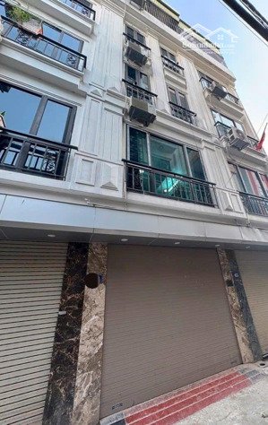 chủ cần bán gấp nhà dương văn bé_ hbt _ mới đẹp_ ful nội thất cao. dt 32m_ 5t _ 3 ngủ. 30m ra ô tô