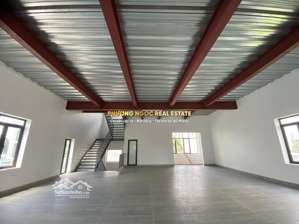 cho thuê nhà mặt đường lê lợi, mặt tiền 10m, diện tích 368m2, nhà 1 tầng thông sàn cạnh ngõ