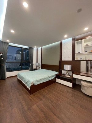 quỹ căn hộ bán 2pn dt : 83m và 87m ban công nam tòa 6th element _ tầng trung _2 slot xe _ giá rẻ