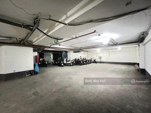 (lô góc 3 mặt tiền) tòa 8t phố hoàng quốc việt 181m2 mt: 10.5m - vị trí ngã ba - sẵn hđ 300tr/tháng