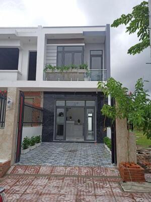 Bán nhà phố 1 trệt 1 lầu 5x20m Bến Lức Long An