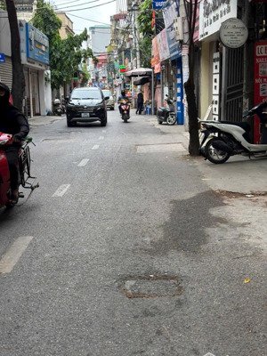 9tỷ có ngày nhà mới định công oto đỗ nhà-ngõ to rộng khách chỉ việc về ở luôn - ko lỗi ko quy hoạch