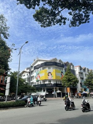 siêu khan hiếm bán căn góc 237,5m2 mt đ. nguyễn thị thập + sh, hđt 200tr bán: 135 tỷ lh; 