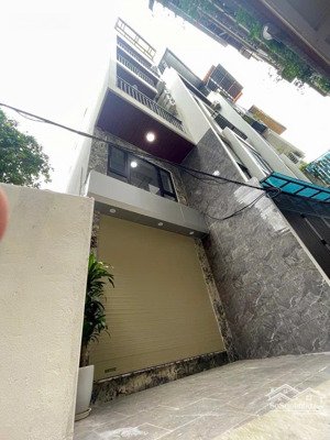 bán nhà giải phóng 20m ra mặt phố nhà mới ở ngay 38m x 5 tầng chỉ 7.3 tỷ