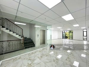 tầng 02 view công viên 7x17m sàn giá chỉ 13 triệu/th, có thang máy, máy lạnh, hầm để xe