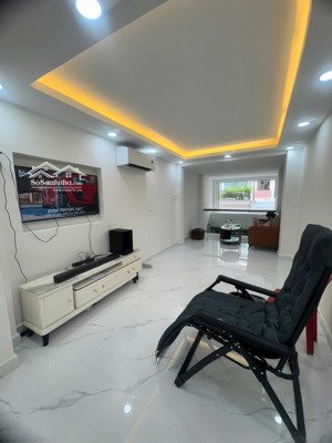 mặt tiền kd nhật tảo 4 tầng nhà mới 10,5 tỷ thương lượng