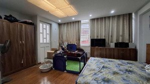 bán nhà mặt ngõ ohố đại la ngõ oto tránh btct chắc chắn , căn góc sát phố 48m 5tầng mt4,5m giá 17tỷ