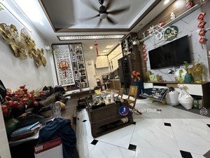 bán nhà 5 tầng gần mới ngõ 180 ỷ la dương nội nội thất châu âu gần ô tô 5.3 tỷ