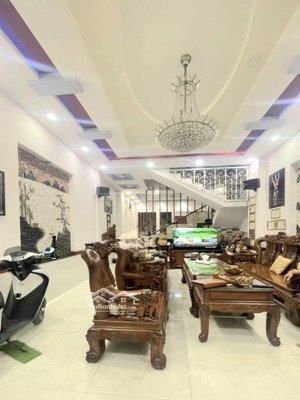 mặt tiền kdoanh 4 tầng - 5x 20m bề thế cạnh aeon maill