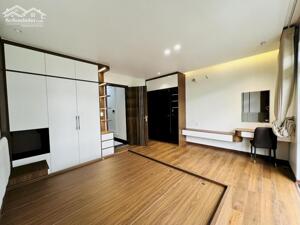 SIÊU PHẨM 5 TẦNG THANG MÁY ĐẸP NHẤT KHU TĐC VINHOMES RIVERSIDE – HỒNG BÀNG