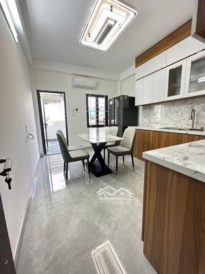 mặt ngõ linh quang ngõ thông rộng sh quay đầu 30m ra mặt hồ linh quang nhà đẹp full nội thất 40m