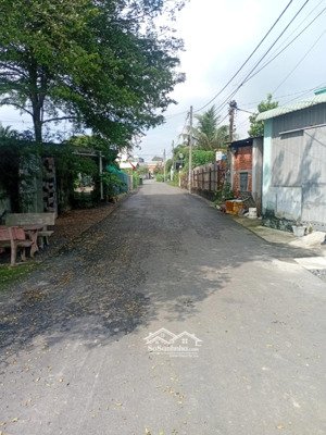 chính chủ bán gấp lô đất tân phú trung củ chi , shr , công chứng ngay