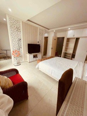 căn hộ dịch vụ đẹp ban công thoáng ngay trung tâm phú mỹ hưng quận 7