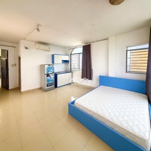 studio full nội thất - cửa sổ trời siêu thoáng gần ngã tư hàng xanh giáp quận 1 - quận 2