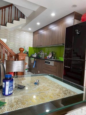 cho thuê nhà riêng 4pn, 5wc, 6 tầng tại phú diễn, 15 triệu, 35m2. ngõ ô tô vào được lh 