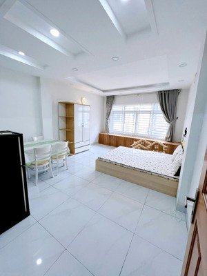 cho thuê căn hộ cửa sổ/ban công lớn tách bếp cù lao phú nhuận. giáp q1, q3, bình thạnh