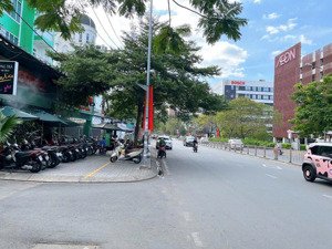 bán nhà 2 mặt tiền đường bờ bao tân thắng - đối diện aeon mall. dt: 4x22met, hđt 25 triệu/tháng