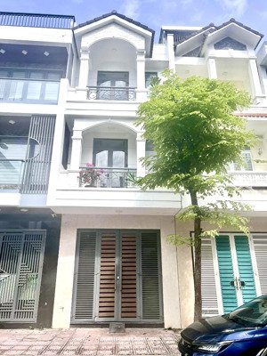 cho thuê nhà 3 tầng 3 phòng ngủ khu đô thị hà quang 2, giá 15 triệu/tháng