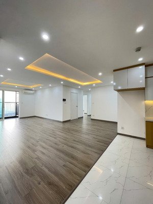 cần bán gấp căn góc 3 ngủ ở tòa s2 chung cư season avenue