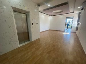 cho thuê tòa nhà 6 tầng + hầm đường 2/9 sát cầu rồng, có thang máy, hệ thống phòng cháy đầy đủ