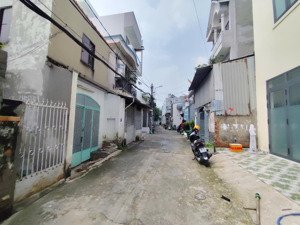 nhà xưởng mới - chính chủ - hợp tác lâu dài - đầy đủ giấy tờ. kế bên có nhà cho thuê