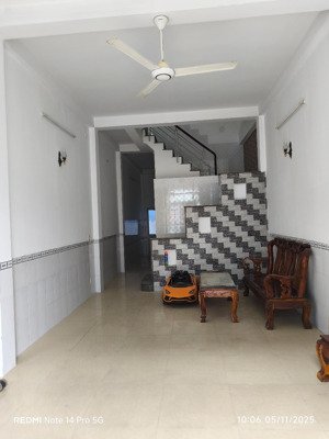 nhà mới đẹp 4x18m, 2 lầu 3 phòng ngủ nguyễn văn quá quận 12