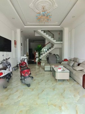 gần tòa nhà viettel - cmt8 - hẻm 5m thông thoáng- thông tứ tung - 5 tầng btct - chỉ nhỉnh 7 tỷ.