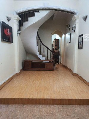 đức giang- nguyên căn 50m2 _ 3 tầng - 8,5tr