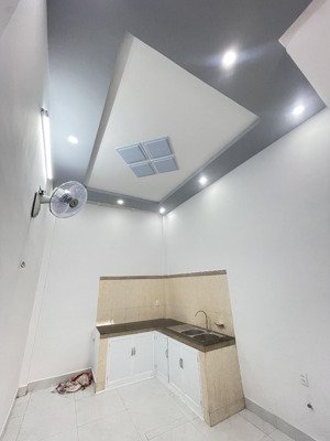 hẻm 5m thông thành mỹ quận tân bình 4.9x9.5 đúc 2 tấm