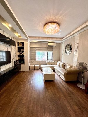 10tỷ2 - dt 42m2 - lô góc - ô tô kd - cầu giấy giao đống đa