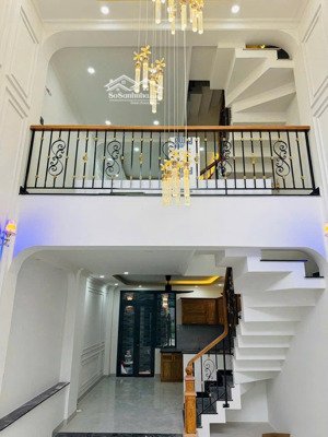 bán gấp nhà 4 lầu hiệp bình chánh,thủ đức,gần phạm văn đồng,52m2 giá 7,9 tỷ, sổ hồng hoàn công