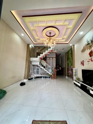 cho thuê nhà nguyên căn hà huy giáp dt 180m2 1trệt 2lầu 3pn 2wc sân xe máy hẻm xe tải nội thất sẳn