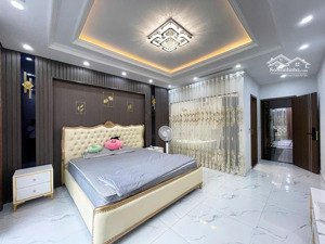 92m2 nhà 5 tầng thang máy khu phân lô văn cao