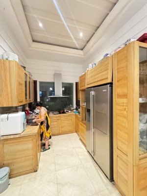 lạc long quân,cầu giấy 118m .giá 34 tỷ có thương lượng, ô tô tránh đỗ,vào nhà.