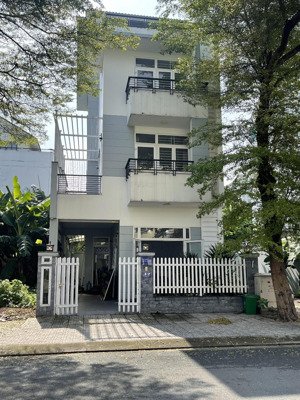 cho thuê nhà 42 nguyễn đình thi, kdc gia hoà, quận 9. dt: 7x20m, 2 lầu.