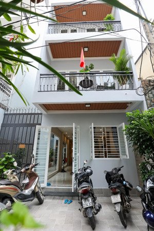 nhà biệt thự mini quận 1 6x18m, 4 tầng, sân vườn, full nội thất chỉ 25 tỷ