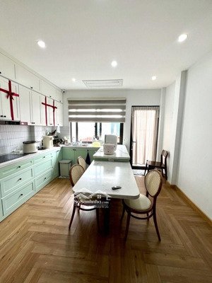 bán nhà mễ trì, gần hồ dt 48m2 nhà dân xây 4 tầng chắc chắn giá chỉ 8 tỷ 6.