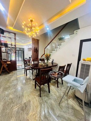 bán nhà hồ tùng mậu ô tô đỗ - sẵn nội thất - đường thông - 10 tỷ