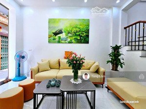 hoa hậu cầu giấy, bán nhà sát mặt phố, tặng nội thất, lô góc 2 thoáng, ngõ 3m thông, 36m2, 5 tầng