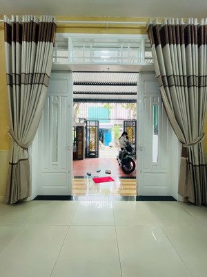 chính chủ bán nhà 3 tầng kiên cố vào ở ngay, 2 phút ra công viên thanh niên, 110m2 ngang 5m