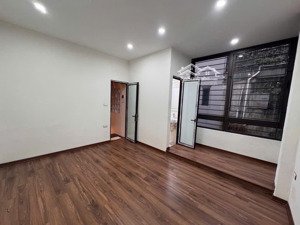 bán nhà 4 tầng, sát ngã tư bạch mai x trần đại nghĩa. căn góc 2 thoáng, cách phố 20m, nhỉnh 5 tỷ