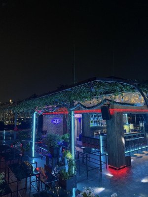 cho thuê mặt bằng rooftop diện tích 320m quận 7. mặt bằng đẩy đủ tiện nghi kinh doanh 