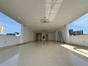 tòa nhà văn phòng mặt phố kinh doanh thẩm mỹ viện, phòng khám, trung tâm đào tạo, vp cty