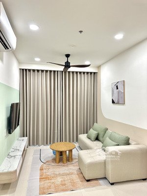 cho thuê the glory ban công siu to 2pn - 18tr bao pql + internet 1 năm