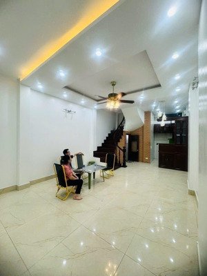 bán nhà trung phụng chỉ 1 nhà ra phố, nói không với qh sổ đỏ pháp lý sạch ngõ 3 gác phi, kd, 45m2*