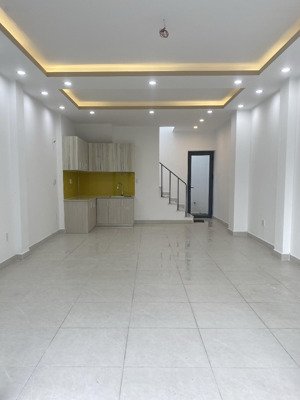 nhà mới xây cho thuê ở hoặc làm văn phòng, 2 sàn trống 2 máy lạnh, giá tốt chỉ 8 triệu, đường 970