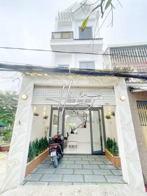 nhà 3 tầng 60m2 btct xe hơi ngủ trong nhà full nội thất mới hẻm thông kinh doanh được phú thu