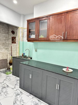 nhà hẻm xe hơi, 2 tầng p7 bình thạnh, sổ đẹp nở hậu, 33m2 giá rẻ chỉ 4.x tỷ còn thương lượng