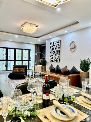 tôi bán căn hộ pandora 53 triều khúc, 80m2 2ngủ tầng 19 đẹp view nội khu giá 7.18 tỷ bao phí