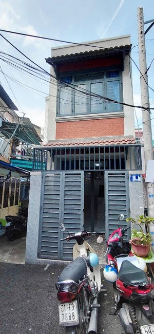 xe hơi tới cửa ngay lê quang định nhà 2 tầng btct 2 pn 2wc vị trí xung quanh nhiều tiện ích